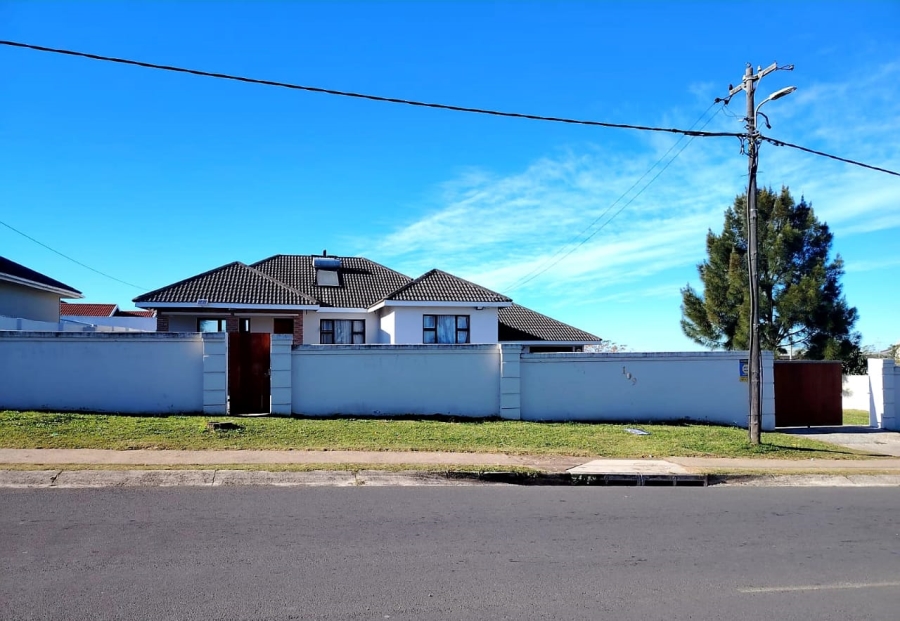 5 Bedroom Property for Sale in Amalinda Eastern Cape